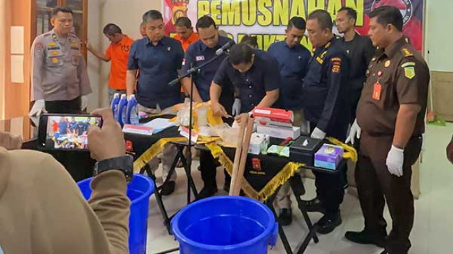 Polda Jambi Musnahkan 4 Kilo Lebih Sabu Seharga 5,3 Miliar Rupiah