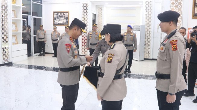 Kapolda Jambi Jabat Kabid Dokkes, Pejabat Lama Kombes Pol. dr. Yolie Diana Koesnin Memasuki Masa Pensiun.