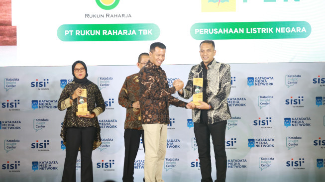 Kedepankan Aspek Keberlanjutan, PLN Raih ESG Awards Sektor Energi di Ajang SAFE