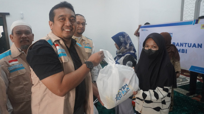 YBM PLN UP3 Jambi Salurkan Bantuan Sembako kepada Fakir Miskin di Kota Jambi