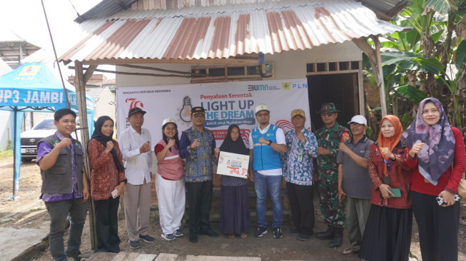 Rayakan Hut Kemerdekaan ke-79, PLN UP3 Jambi Nyalakan Serentak Listrik Rumah Masyarakat Kurang Mampu Melalui Program Light Up The Dream