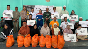 Peduli Lingkungan Wilayah Operasi, Pertamina EP Jambi Bantu Sembako dan Perlengkapan Fasum