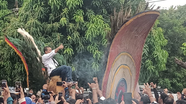 Pengantar Romi - Sudirman Jauh Lebih Ramai dari Petahana, Pertanda Apa?