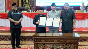 DPRD Provinsi Jambi Sahkan Tiga Ranperda Bersama Pemerintah