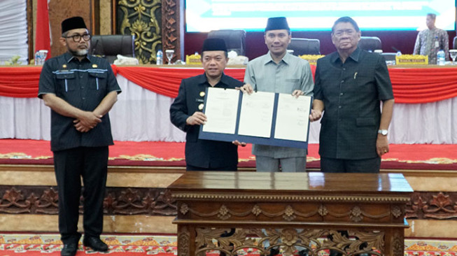 DPRD Provinsi Jambi Sahkan Tiga Ranperda Bersama Pemerintah