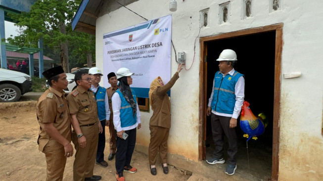 PLN Dorong Peningkatan Kualitas Hidup Masyarakat, Bersama Pemkab Musi Rawas Resmikan Jaringan Listrik di Desa Sindang Laya dan Desa Mukti Karya