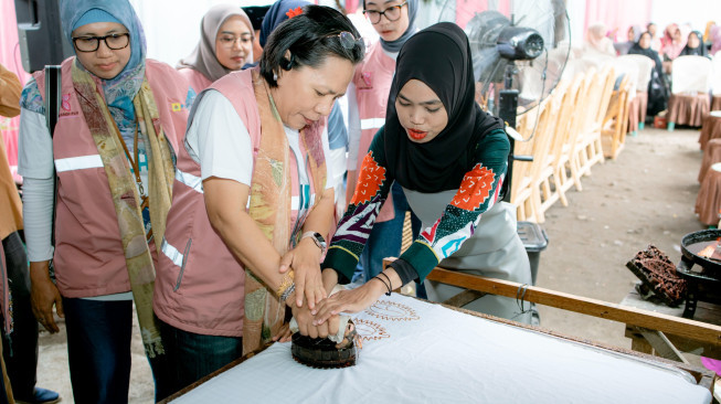 Woman Support Woman, Srikandi PLN Dukung Pemberdayaan Perempuan melalui Pelatihan Membatik Bersama Rumah Batik Durian Asri Lubuklinggau