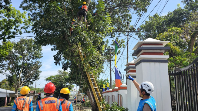 Waspada Hujan Lebat, Simak Langkah Antisipasi Bahaya dari PLN