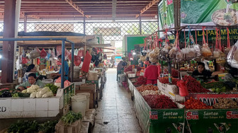 Harga Sembako Naik Turun, Pedagang Pasar Aurduri Menjerit