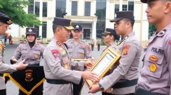 Kapolda Beri Penghargaan Personel Biro SDM Polda Jambi