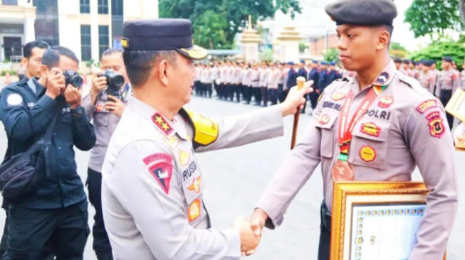 Raih Medali PON XXI Aceh-Sumut, Personel Polisi dapat Penghargaan dari Kapolda Jambi