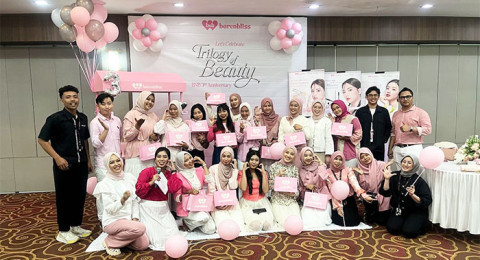 Barenbliss Luncurkan Bloomatte Perfect Zoom Cover Cushion di Toko Miss Glam Jambi