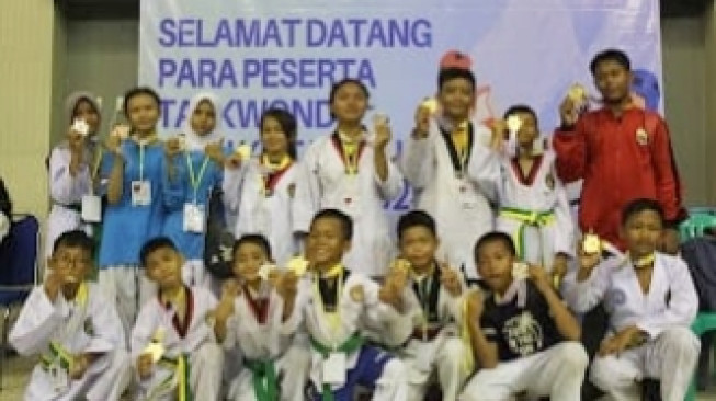 Kontingen UNJA Taekwondo Academy Borong 10 Emas dan 8 Perak Kejurnas Cup 2 Walikota Palembang