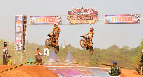 Open Tournament Grasstrack dan Motor Cross Piala Panglima TNI Berakhir