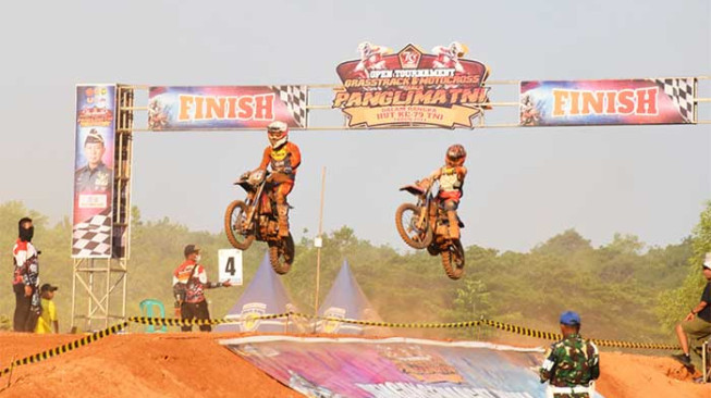 Open Tournament Grasstrack dan Motor Cross Piala Panglima TNI Berakhir