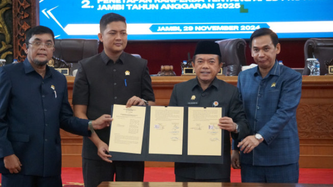 DPRD Provinsi Jambi Tetapkan APBD 2025 Rp.4,575 Triliun