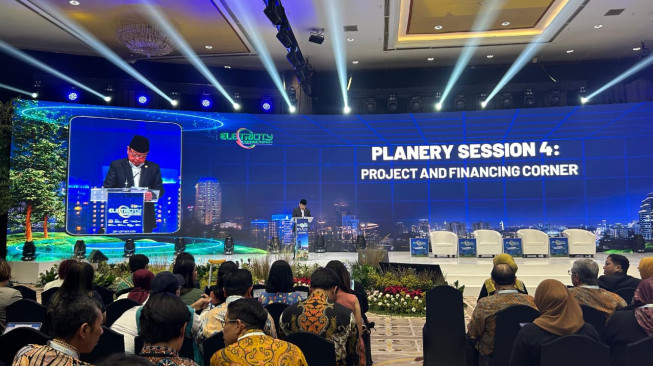 Komut PLN Jabarkan Strategi Jitu Tarik Investasi Hijau untuk Transisi Energi