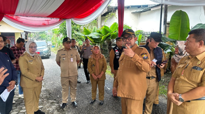 Sekda Provinsi Jambi Bersama Walikota Jambi Tinjau Kesiapan Tempat Pemungutan Suara.