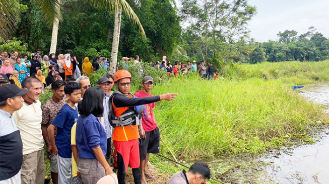 Nekat Terjun ke Danau, Remaja di Tebo Hanyut