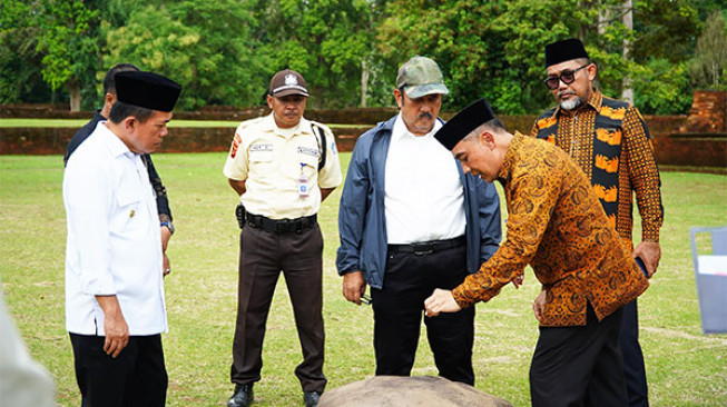 Al Haris Dampingi Menteri Bappenas Tinjau Pembangunan Museum KBCN di Candi Muarojambi