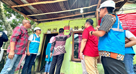 PLN UID S2JB Wujudkan Keadilan Energi, Serahkan Bantuan Pasang Baru Listrik untuk Masyarakat Lubuk Linggau