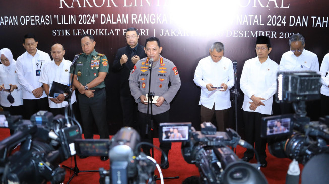 Kapolri: Personel Gabungan Polri-TNI Amankan 61 Ribu Lokasi Ibadah dan Rekreasi Saat Natal-Tahun Baru