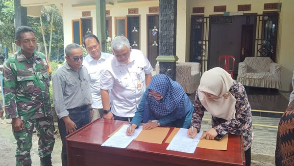 Serah terima bantuan 40 ekor domba kepada Kelompok Tani Sido Mulyo, Sabtu | swd