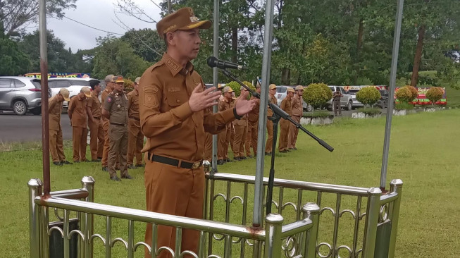 Hari Pertama Wabup Muslimin Ngantor, Pimpin Apel Perdana dan Bupati Dillah Hich Menyapa dari Magelang