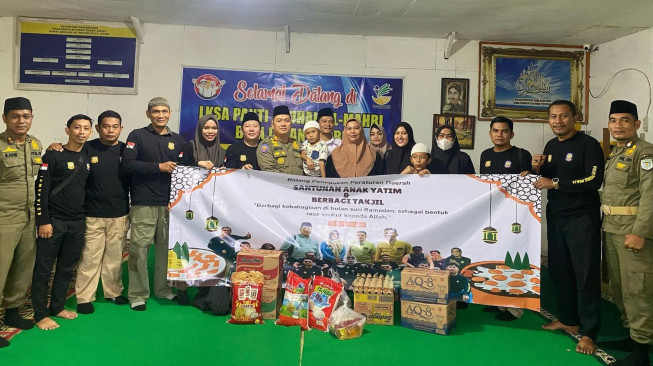 Bidang PPD Satpol PP Kota Jambi Berbagi Takjil dan Santunin Anak Yatim