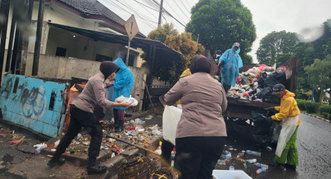 Ditbinmas Polda Jambi Bagi Bagi Takjil, 120 Kotak Takjil Dibagikan.