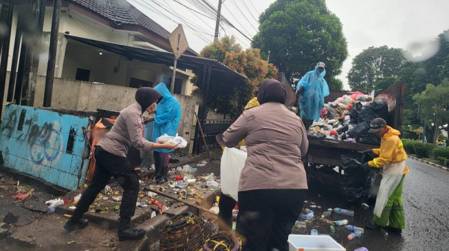 Ditbinmas Polda Jambi Bagi Bagi Takjil, 120 Kotak Takjil Dibagikan.