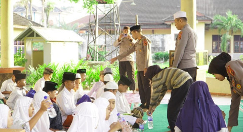 Ditbinmas Polda Jambi Berikan Bantuan dan Buka Bersama Anak Yatim Yayasan Kesejahteraan Anak.