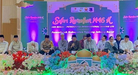 SKK Migas - PetroChina Santuni 50 Anak Yatim-Dhuafa di Acara Buka Puasa Bersama Pemkab Tanjab Barat