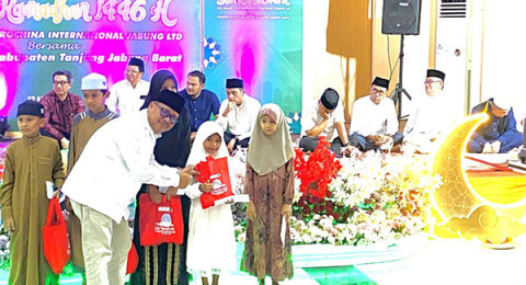 Buka Puasa Bersama, Pemkab Tanjab Barat - SKK Migas - PetroChina Berikan Bingkisan dan Santunan 50 Anak Yatim