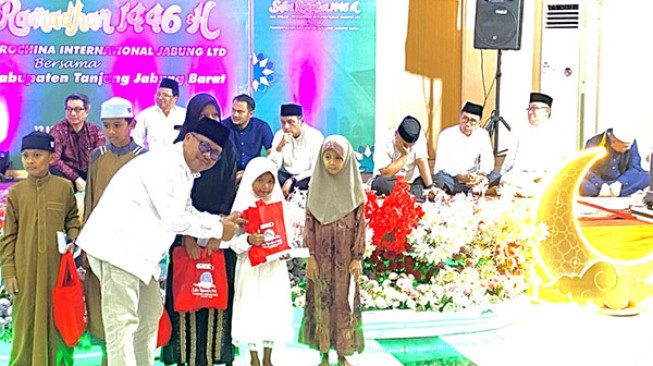 Buka Puasa Bersama, Pemkab Tanjab Barat - SKK Migas - PetroChina Berikan Bingkisan dan Santunan 50 Anak Yatim