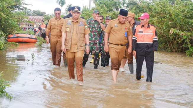 Bupati Muarojambi Juga Pantau Banjir di Kecamatan Jaluko