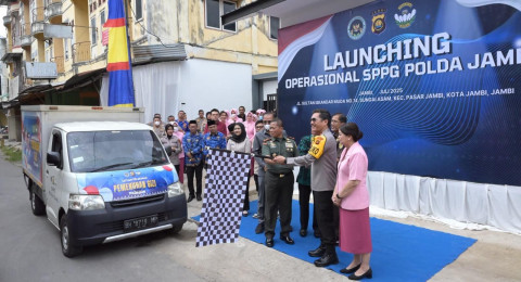Langkah Nyata Mendukung Tumbuh Kembang Anak Bangsa, Kapolda Jambi Resmikan SPPG Polda Jambi