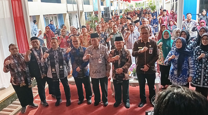 Government and Relations Superintendent PetroChina International Jabung, Saipul, saat menghadiri kunjungan kerja Menteri Dikdasmen RI, Prof Abdul Mu’ti, di SMK Negeri 4 Kota Jambi | dod