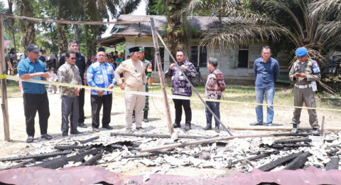 Bupati Tanjabbar Kunjungi Korban Kebakaran Purwodadi