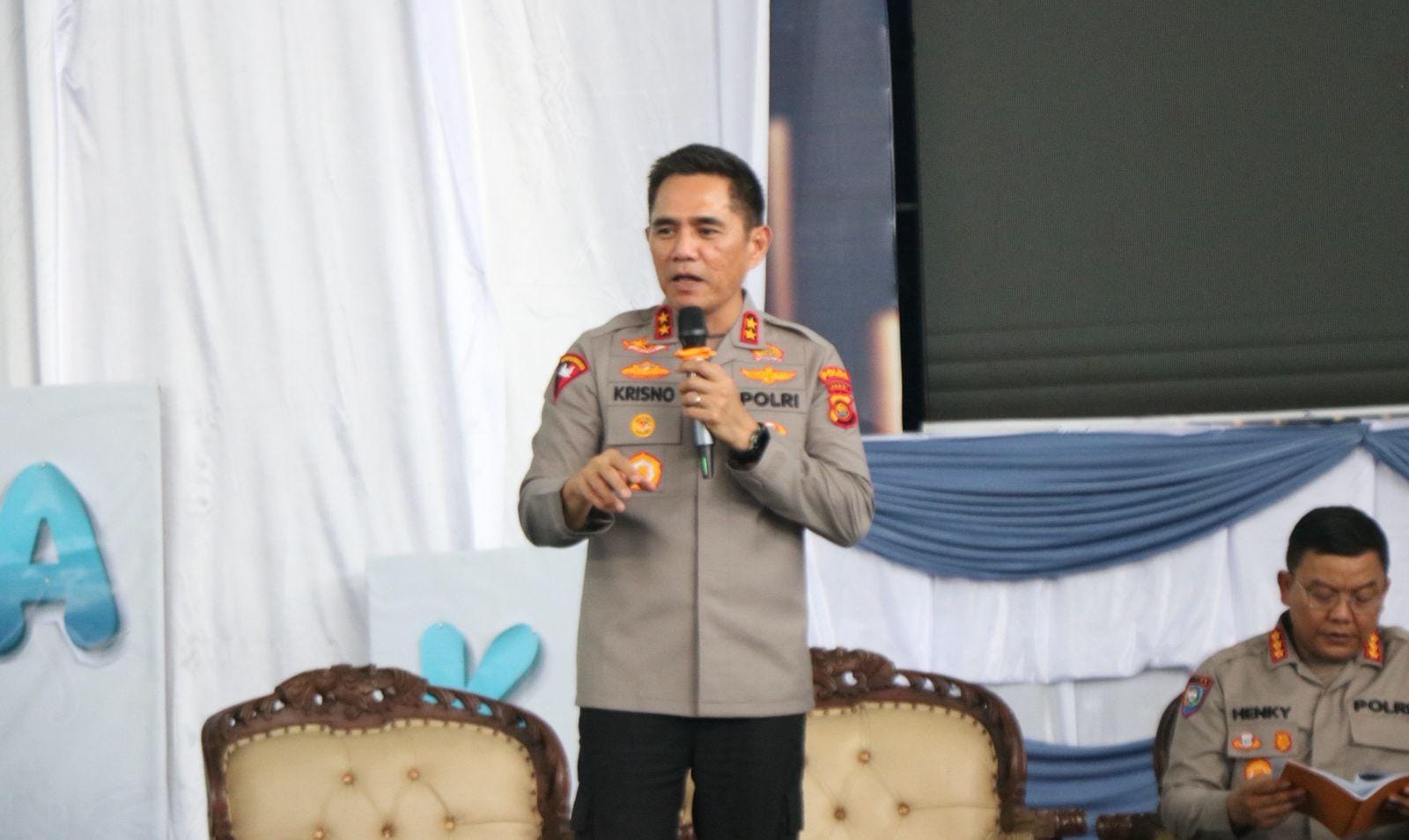 Irjen Pol Krisno H Siregar saat memberikan