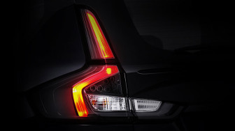 Suzuki Perkenalkan New XL7 Hybrid Alpha Kuro, SUV Tangguh dengan Aksen Eksklusif
