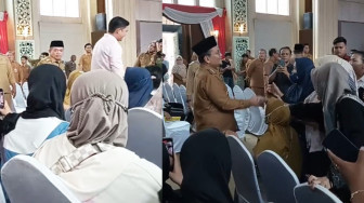 Al Haris Dicuekin Emak-Emak, Maulana dan Diza Disambut Hangat