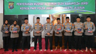 Wakapolda Jambi Serahkan Mushaf Al-Qur’an kepada PNPP dan Perwakilan Polres/Ta Jajaran