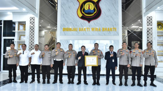 Kapolda Jambi Terima Penghargaan Lemkapi Presisi Award atas Dedikasi dan Loyalitas Tinggi