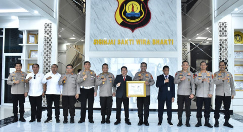 Kapolda Jambi Terima Penghargaan Lemkapi Presisi Award atas Dedikasi dan Loyalitas Tinggi