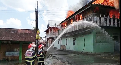 Kebakaran Belasan Rumah di Pucuk Diduga Akibat Korsleting AC