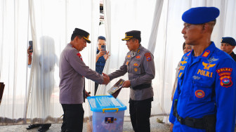 Wujud Empati, Kapolri Beri Bantuan kepada Anggota Polri Korban Bencana di Sumbar