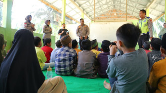 Polri dan Universitas Jambi Salurkan Bantuan Pendidikan untuk Pelajar Terdampak Banjir