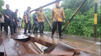 Bupati Muaro Jambi Periksa Jembatan Air Hitam Rusak Dilewati Truk Batu Bara
