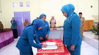 Ketua TP PKK Muaro Jambi, Ny. Ririn Novianty Bambang Bayu Suseno, S.E. Lantik Ketua TP PKK Kecamatan Maro Sebo, Desi Lestari